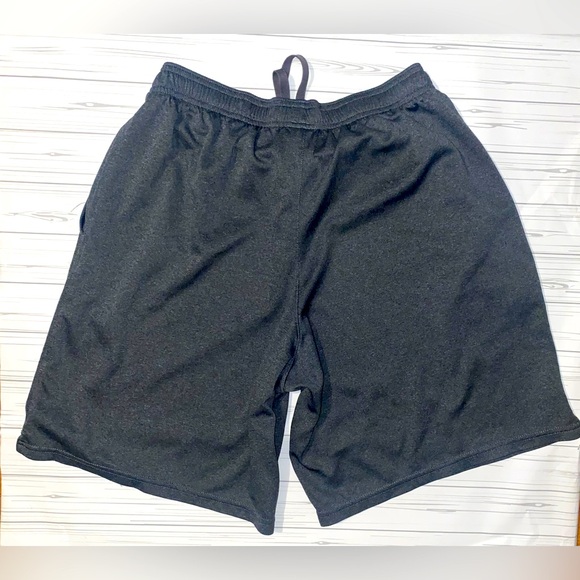 Champion drawstring shorts size medium - Picture 3 of 4